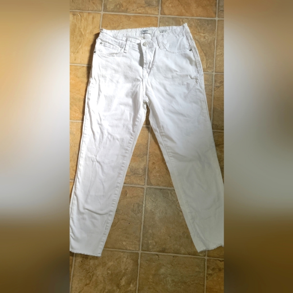 Woman's Kensie Jeans  "The Effortless Skinny Crop"